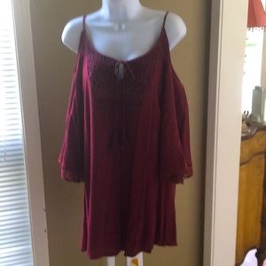 Burgundy, shoulder less sleeves tunic top.